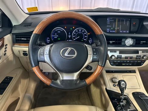 Used 2013 Lexus ES 300h w/ Premium Pkg FWD image 16