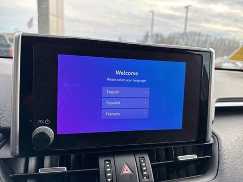 Used 2023 Toyota RAV4 XLE Premium image 15