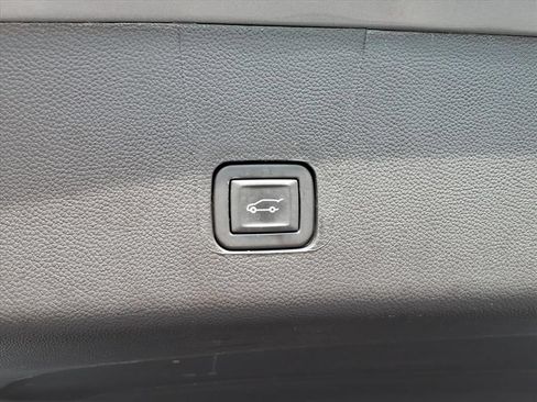 Used 2023 Chevrolet Traverse LT FWD image 21