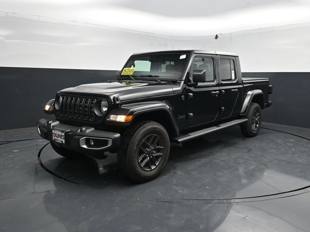 Used 2024 Jeep Gladiator Sport AWD/4WD image 4