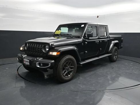Used 2024 Jeep Gladiator Sport AWD/4WD image 4