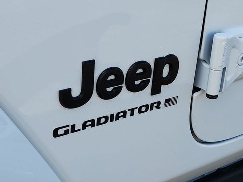 New 2025 Jeep Gladiator Sport image 16