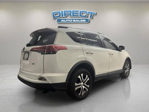 Used 2018 Toyota RAV4 LE FWD image 6