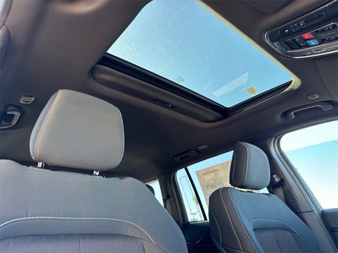 New 2025 Jeep Grand Cherokee Laredo image 13