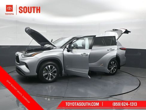 Used 2022 Toyota Highlander XLE AWD/4WD image 58