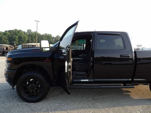 Used 2025 RAM 2500 Big Horn RWD image 13