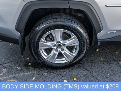 Used 2021 Toyota RAV4 XLE w/ XLE Grade Weather Package AWD/4WD image 7