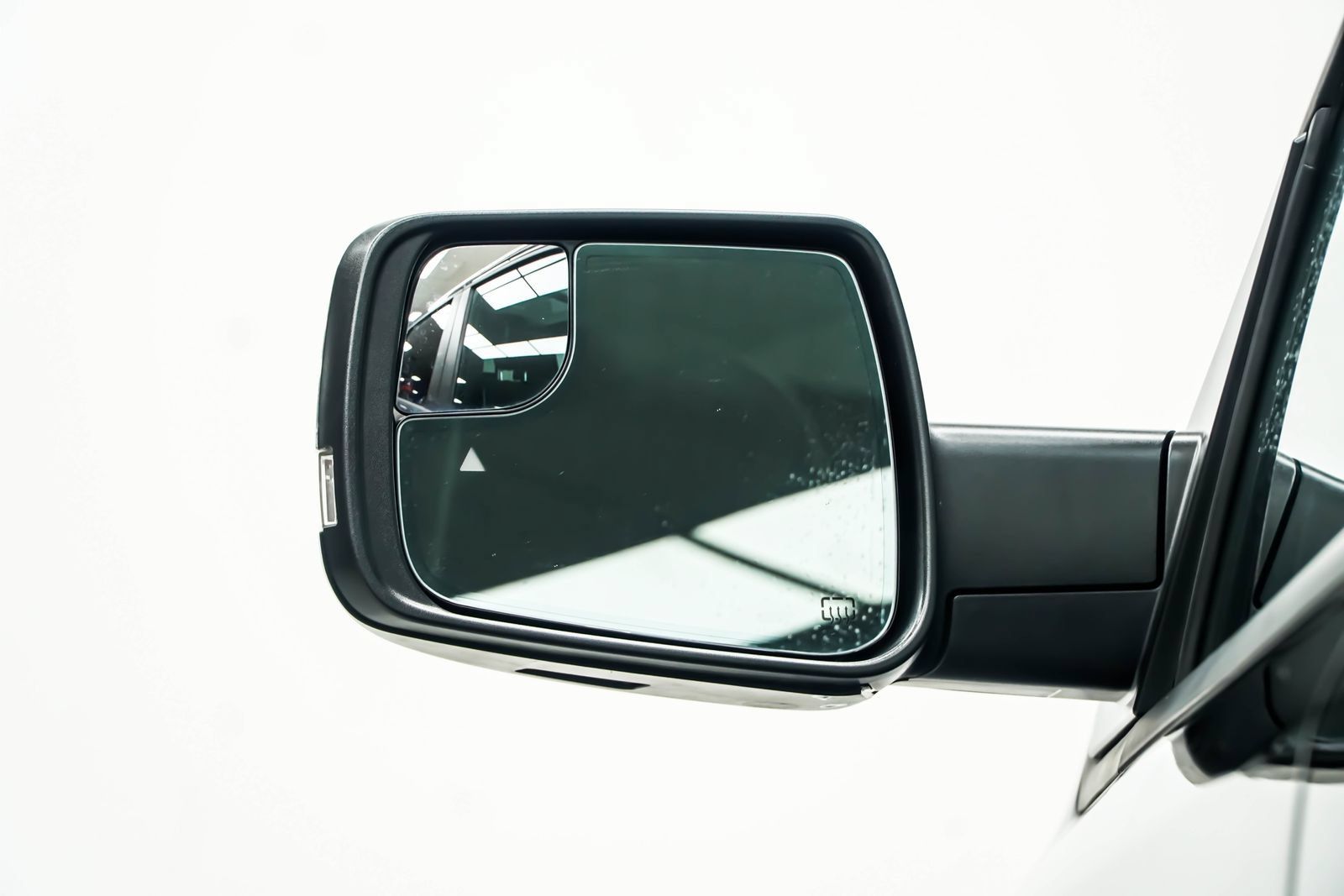 Used 2023 RAM 1500 Laramie AWD/4WD image 16