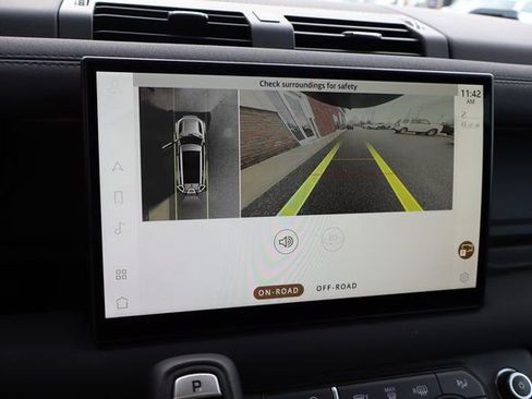 Used 2023 Land Rover Defender 130 X-Dynamic SE image 22