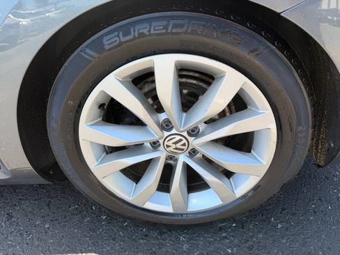 Used 2014 Volkswagen Beetle TDI FWD image 12