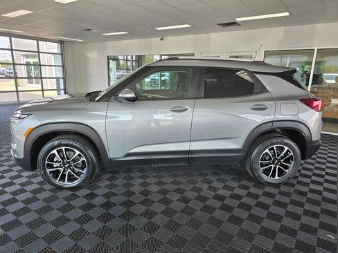 Used 2025 Chevrolet TrailBlazer LT AWD/4WD image 6