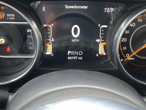 Used 2018 Jeep Wrangler Unlimited Sahara w/ Dual Top Group AWD/4WD image 21