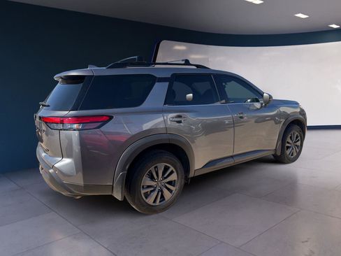 Used 2024 Nissan Pathfinder SV w/ Black Appearance Package image 5