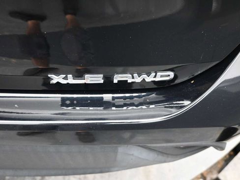 Used 2021 Toyota Highlander XLE AWD/4WD image 27