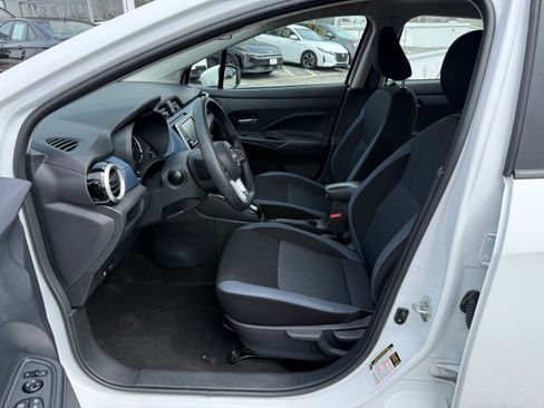 Used 2025 Nissan Versa SV image 27