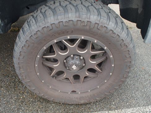 Used 2014 Chevrolet Silverado 1500 LTZ Z71 AWD/4WD image 2