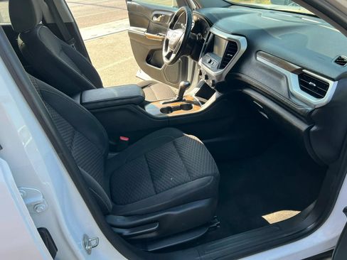 Used 2017 GMC Acadia SLE FWD image 15
