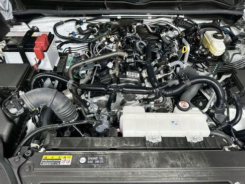 Used 2025 Toyota 4Runner SR5 AWD/4WD image 22