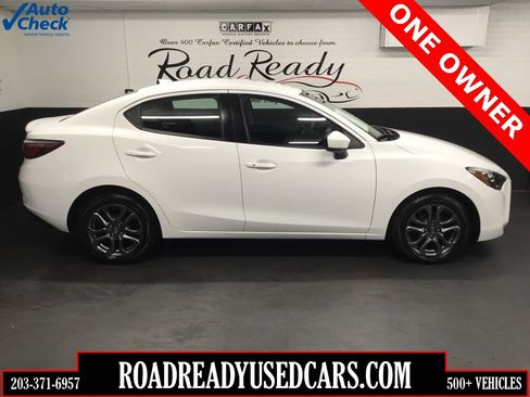 Used 2019 Toyota Yaris LE image 1