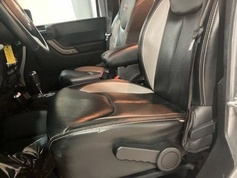 Used 2018 Jeep Wrangler Unlimited Sport S image 11