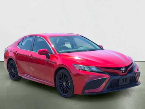 Used 2021 Toyota Camry SE image 9