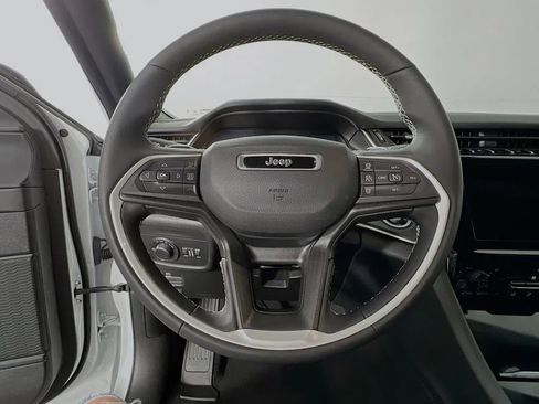 Used 2024 Jeep Grand Cherokee L Altitude image 12