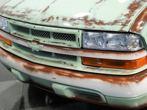 Used 2001 Chevrolet Blazer LS image 18