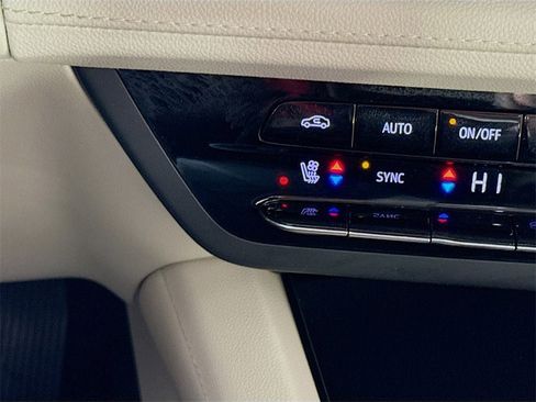 Used 2023 Buick Envision Avenir image 15