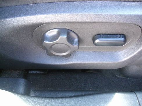 Used 2012 Ford Explorer XLT image 30