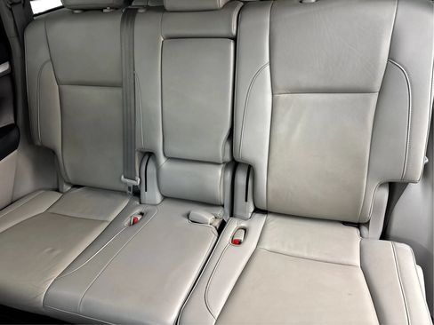Used 2019 Toyota Highlander XLE AWD/4WD image 46