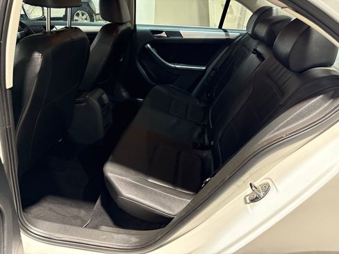 Used 2013 Volkswagen Jetta SE FWD image 9