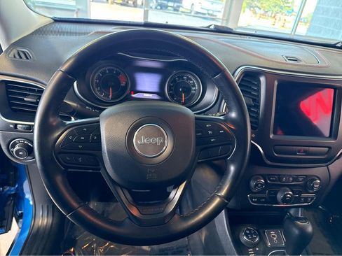Used 2020 Jeep Cherokee Trailhawk AWD/4WD image 21
