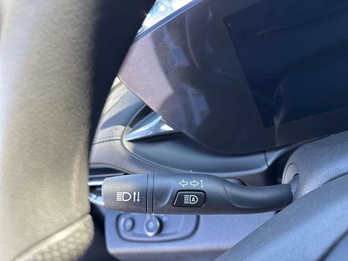 Used 2025 Buick Envista Preferred image 25