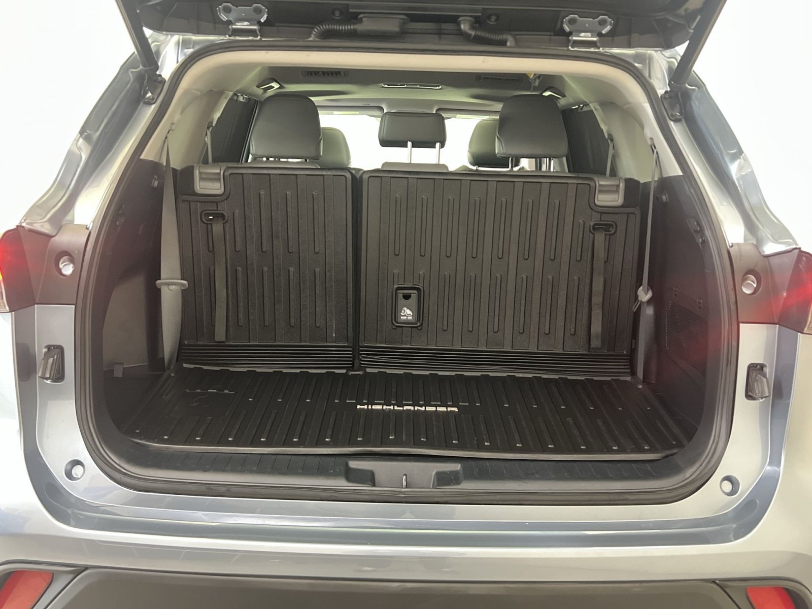 Used 2022 Toyota Highlander XLE FWD image 26