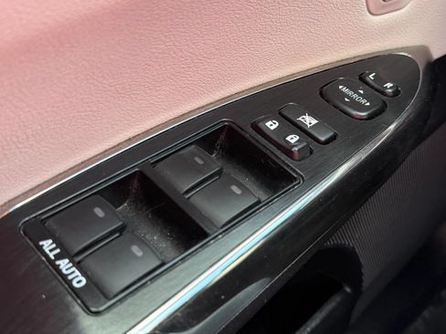 Used 2013 Toyota Avalon Limited w/ Technology Pkg FWD image 24