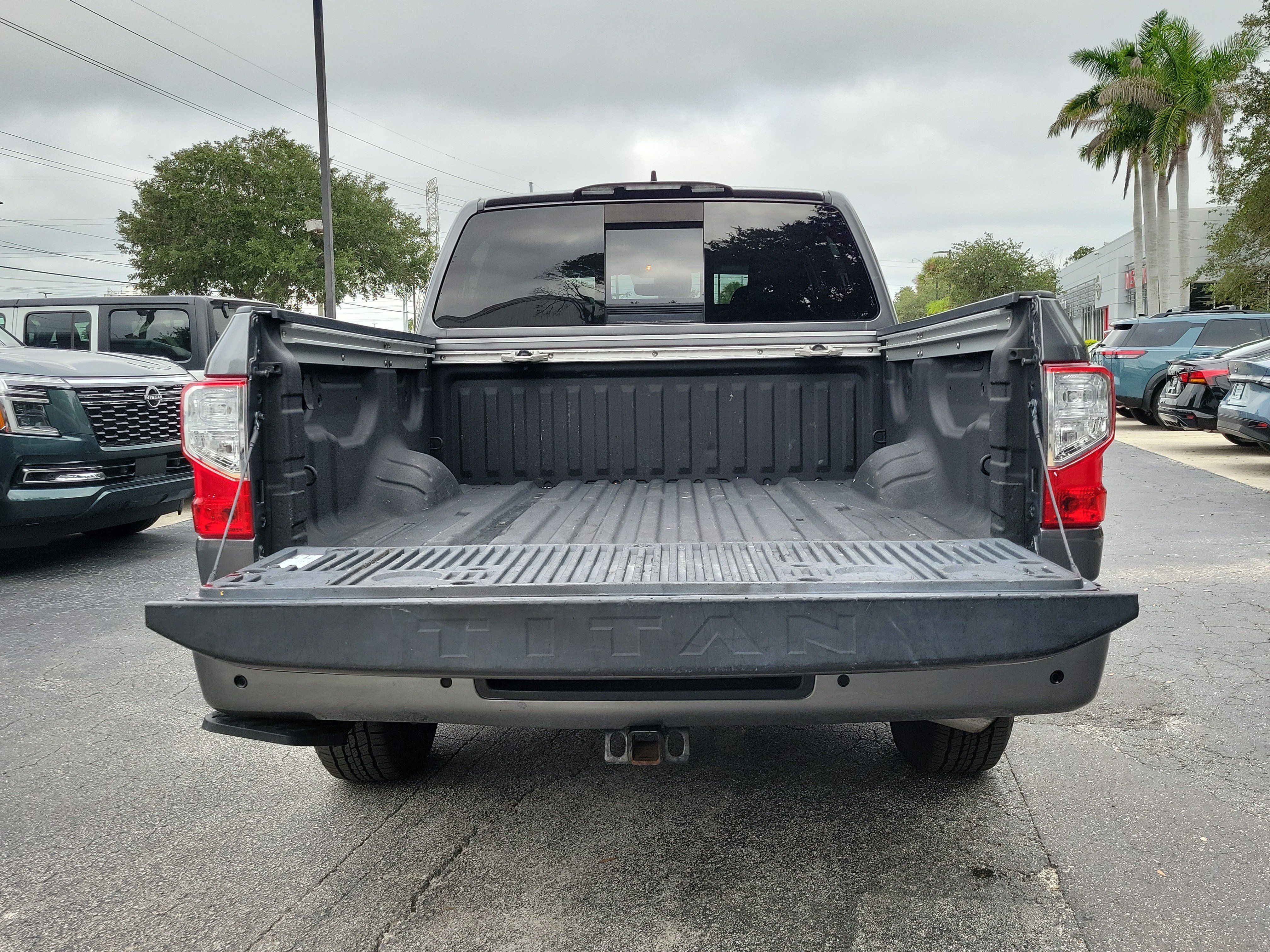 Used 2023 Nissan Titan SV w/ SV Convenience Package RWD image 10