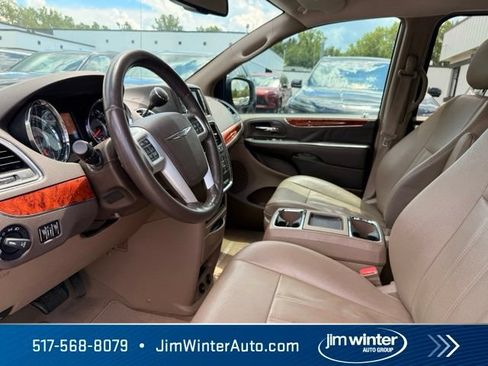 Used 2015 Chrysler Town & Country Touring FWD image 17