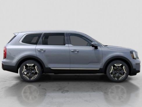 Used 2025 Kia Telluride S image 7