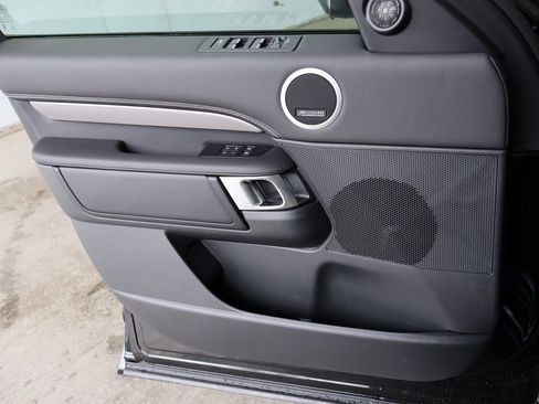 New 2025 Land Rover Discovery Metropolitan Edition image 74