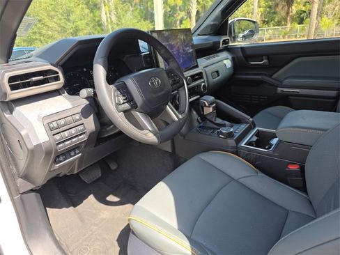 Used 2025 Toyota Tacoma Trailhunter image 25