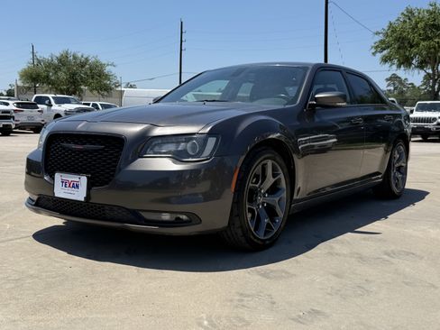Used 2021 Chrysler 300 S RWD image 9