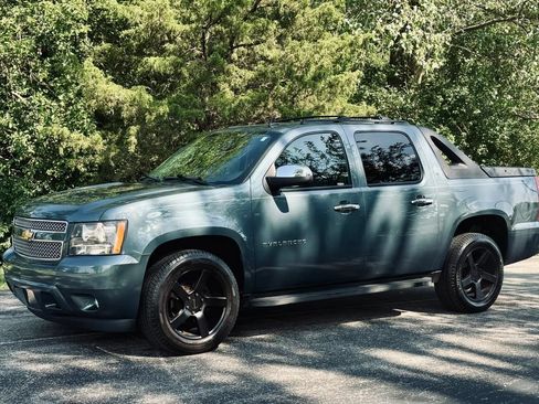 Used 2012 Chevrolet Avalanche LT w/ All-Star Edition AWD/4WD image 10