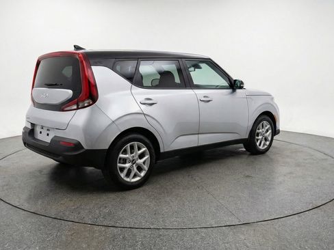 Used 2025 Kia Soul LX w/ LX Technology Package FWD image 9