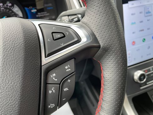 Certified 2024 Ford Edge ST-Line AWD/4WD image 19