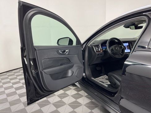 Used 2025 Volvo V60 B5 Cross Country Plus AWD/4WD image 14