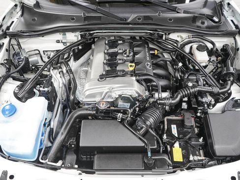 Used 2023 MAZDA MX-5 Miata Club w/ Appearance Package RWD image 28