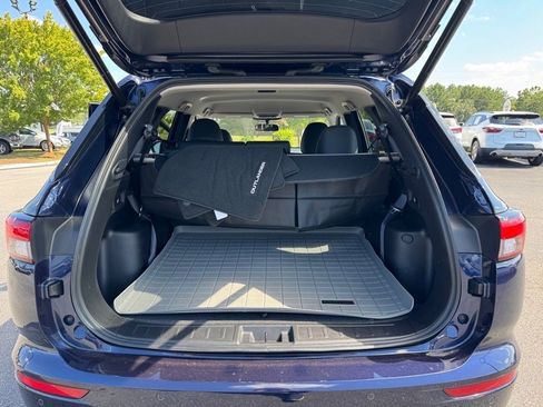 Used 2024 Mitsubishi Outlander SE image 10