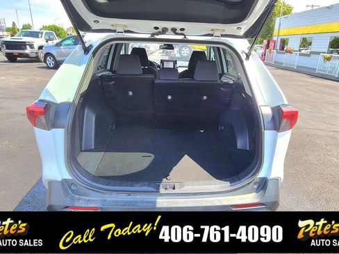 Used 2021 Toyota RAV4 XLE image 9