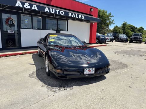 Used 2001 Chevrolet Corvette Convertible RWD image 2