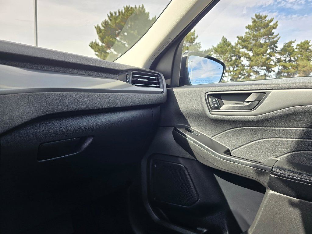 Used 2025 Ford Escape Active AWD/4WD image 26